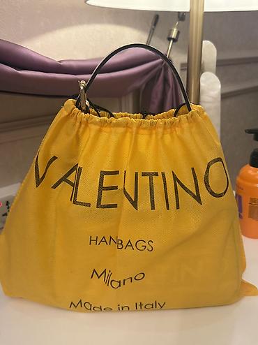 Çantalar: Valentino bej çiyin/ əl çantası - Minimalist, kompakt siluet – — 3