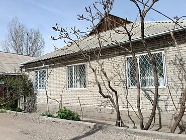 Кыймылсыз мүлк: Продаю в связи с уездом, полностью с мебелью всё что есть в доме — 1