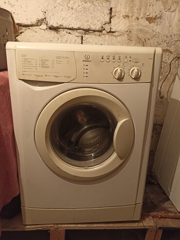 tikiş maşını: Paltaryuyan maşın Indesit, 5 kq, İşlənmiş, Avtomat, Qurutmasız, Kredit yoxdur, Ünvandan götürmə