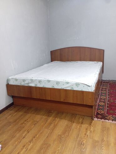 скупка кровати: Двуспальная кровать, Б/у, С матрасом, длина - 200 см