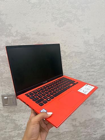 ucuz notbuk: ASUS VivoBook 14 noutbuku – parlaq qırmızı rəngdə, yüngül və nazik — 1