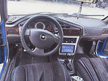 Другие автомобили: Седан синего цвета, 4 двери. Атмосферный бензиновый двигатель — 9