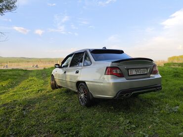 авто в рассрочку в бишкеке: Седан Daewoo Nexia, окрашенный в светло-золотистый цвет, представляет