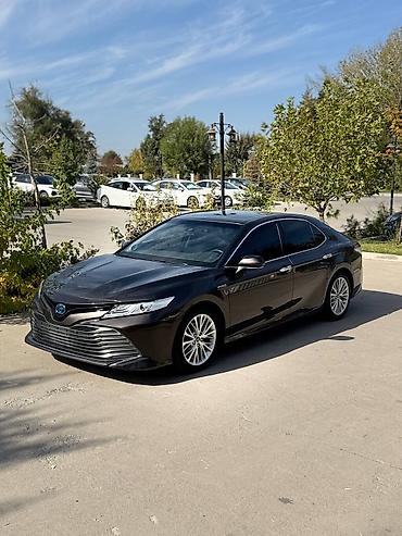 Toyota Camry: 2018 г., 2.5 л, Вариатор, Гибрид, Седан