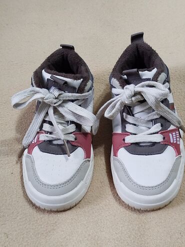 Детская обувь: Продаю детскую обувь в идеальном состоянии. Брали от 3500 сом. От 400 — 27