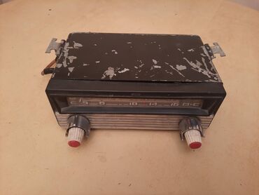 Audio oprema za auto: Stari,retro radio za kola/auto - vintage
Nepoznato stanje — 8