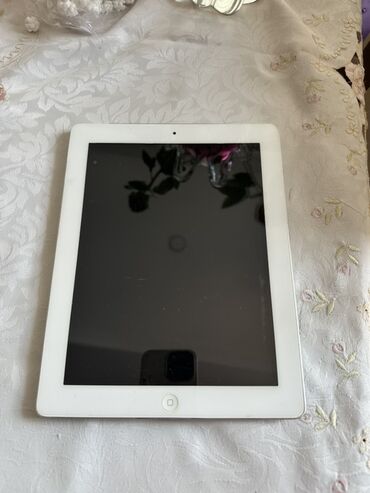 ipad keyboard: İşlənmiş Apple iPad 4 (2012), 9,7", 64 GB, Ünvandan götürmə