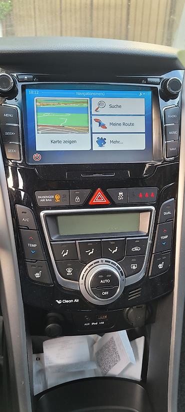 pezo 1: Hyundai i30 blue – hečbek, crna boja, beogradske tablice BG 3295-KB — 2