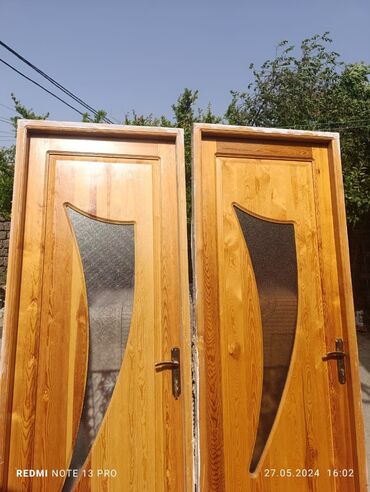 Plitələr və bişirmə panelləri: Taxta Otaq qapısı