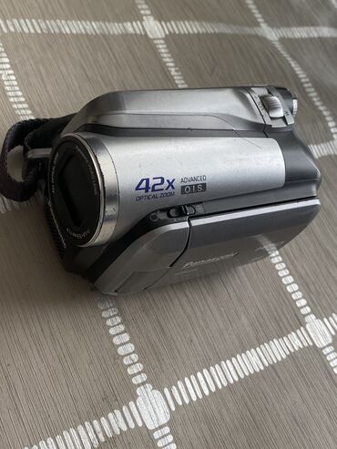 foto video: Panasonic Videokamera
Model No: SDR-H41EE-S I8IA10186