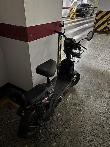 Электросамокаты: Elektrik moped/skuter - Rəng: qara, dekorativ qırmızı-ağ xətt və loqo — 2