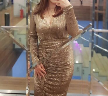 Dəstlər, kostyumlar: M razmer.Qiymeti 40 azn