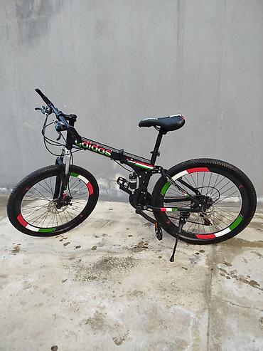 velosiped adidas: Dağ velosipedi – qatlanan çərçivə, amortizatorlu - Brend yazısı — 1