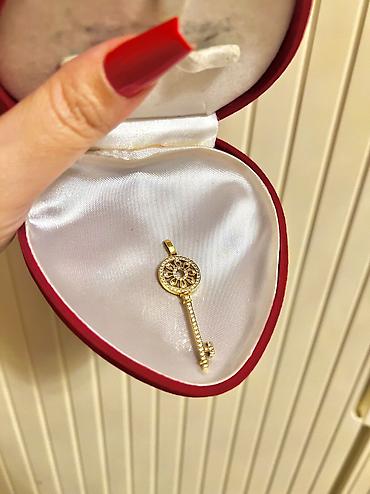 Zərgərlik əşyaları: Dəstə daxildir: Kulon, Tiffany, Sarı qızıl, 750 Əyar, 4 g — 1