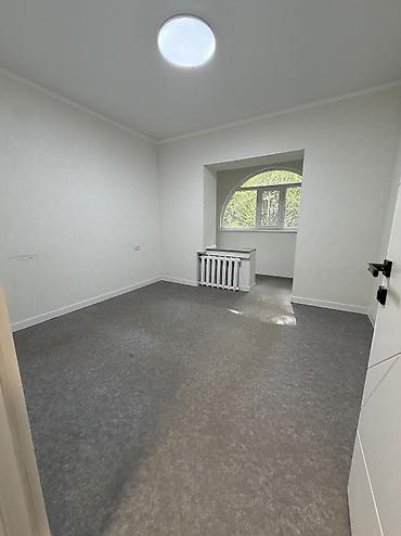 продаю квартиру 105 серия: 2 комнаты, 48 м², 7 мкр 105 серия, 1 этаж — 5