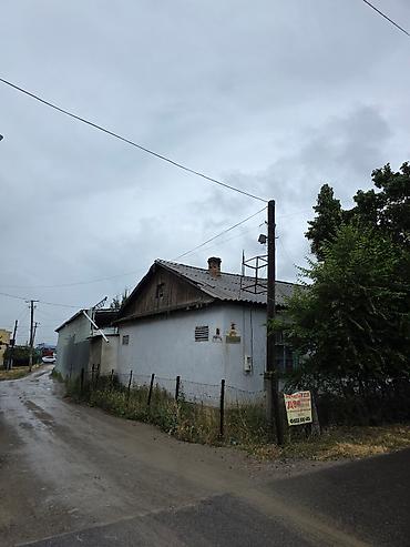 Продажа полдома: Продаётся складское помещение с удобным заездом, рядом с базаром — 10