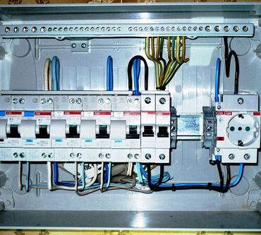 Электрики: Электрик | Перенос электроприборов, Прокладка, замена кабеля, Установка распределительных коробок Больше 6 лет опыта — 7