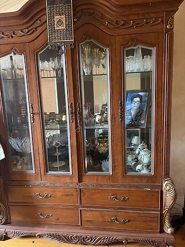 Klassik dizaynlı taxta vitrin-bufet - Material: massiv ağac görünüşlü