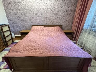Двуспальные кровати: Продается деревянная кровать с двумя прикроватными тумбочками. Кровать at lalafo.kg Двуспальные кровати: Продается деревянная кровать с двумя прикроватными тумбочками. Кровать