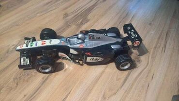 Igračke: 1. Formula 1 nema daljinski Crno Siva 44 x 18 cm 2. Formula crvena — 2