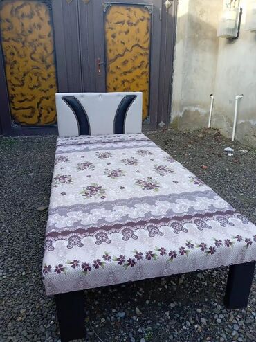 Pastel dəstləri: Təzə çarpayılar. 1 nəfərlik çarpayılar 60manat. 2 nəfərlik taxt — 13