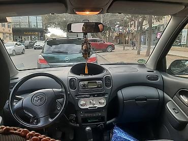 avto pec: Toyota Yaris Verso: 1.3 l | 2004 il Sedan — 4