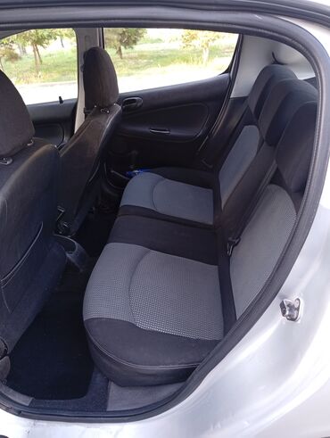 Peugeot: Peugeot 206, gümüş rəngli, sedana yaxın kuzovlu 5 qapılı hetçbek — 2