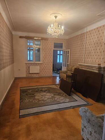 Uzunmüddətli kirayə mənzillər: Geniş planlı mənzil – klassik üslubda, hündür tavanlı və işıqlı — 1