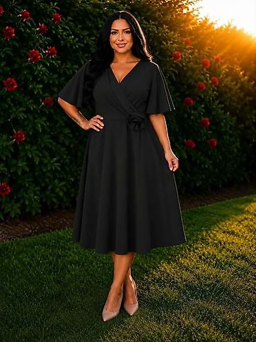 Elegantna crna midi haljina

Haljina:3300dinara
Do 4xl