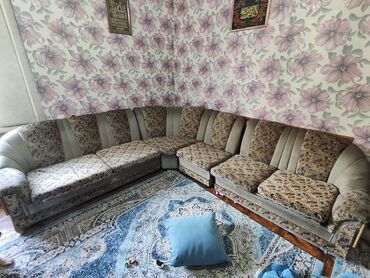 мебель диваны угловые: Бурчу бар диван, Жастыктар менен, Үч орундук жана андан көп