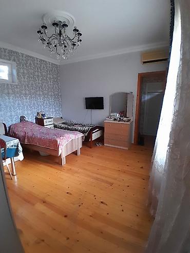 Xanımlara kirayə verilir.4 xanım halhazırda yaşayır evdə. 3 otaqlı evi