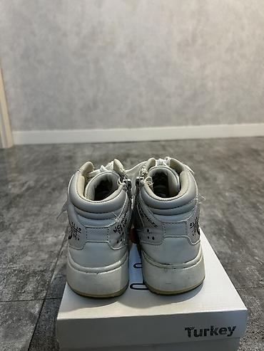 sneaker: Məhsul: Ağ rəngli uniseks yüksəkboğaz idman ayaqqabısı Xüsusiyyətlər — 3