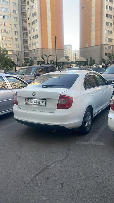skoda rapid 2012: Skoda Rapid: 2015 г., 1.6 л, Автомат, Газ, Хэтчбэк — 5