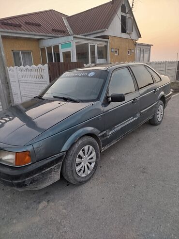 Volkswagen: Volkswagen Passat: 1988 г., 1.8 л, Механика, Газ, Седан