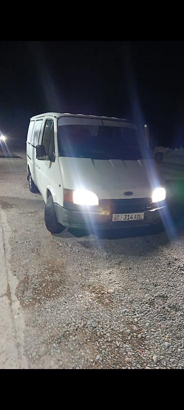 грузовой кара: Грузовой фургон Ford Transit (поколение 1990‑х). Белый — 1
