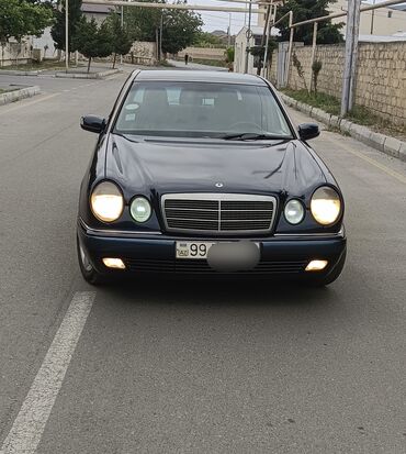 mercedes c 300: Mercedes-Benz E 220: 2.2 l | 1998 il Sedan