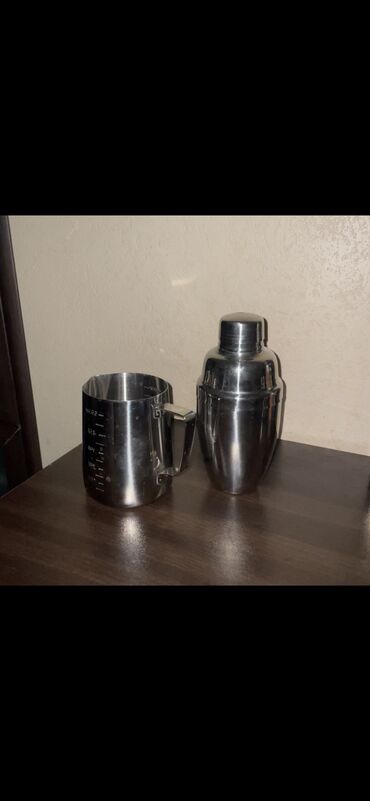 Gözəllik və estetika avadanlığı: 550 ml sud bisirmek ücün demir pitcher ve shaker. Tecili satilir