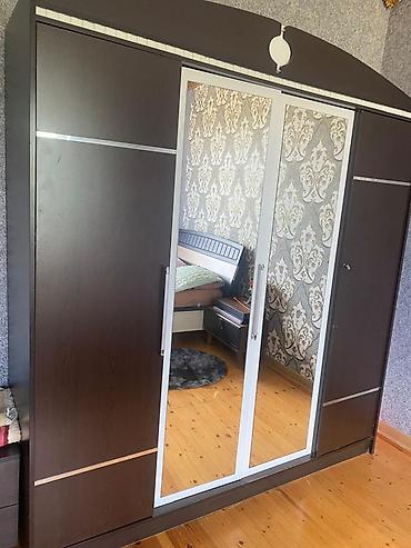 Dolab satılır qiymətdə razılaşmaq olar 4 qapılı