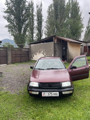 авто без матора: Volkswagen Vento: 1993 г., 1.8 л, Механика, Бензин, Купе