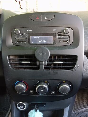pojasevi u boji za auto: Radio za kola