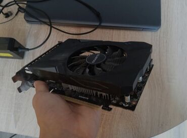 видео карта 1050: Видео карта, Колдонулган, Gigabyte, GeForce GTX, 4 ГБ, ПК үчүн