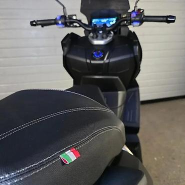 Ostali motocikli i skuteri: Sportski skuter 300 cm³ – moderni maxi dizajn - Agregat — 5