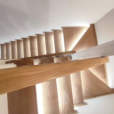 Деревянные лестницы: Стильная деревянная лестница, выполненная в классическом стиле — 47