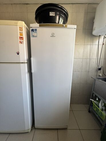 холодильник для: Холодильник Indesit, Б/у, Двухкамерный