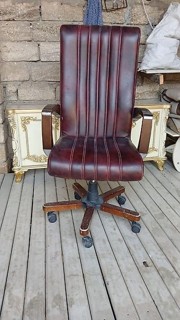 komputer kreslo: Ofis kreslosu – klassik dizayn - Material: tünd bordo rəngli süni — 1