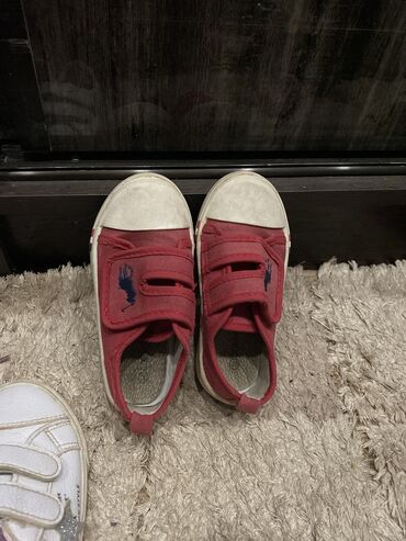 Детская обувь: Бу кроссовка красный цвет размер 26
 
Только писать