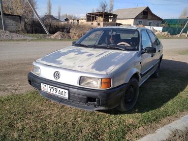 Volkswagen: Volkswagen Passat: 1988 г., 1.8 л, Механика, Бензин, Седан