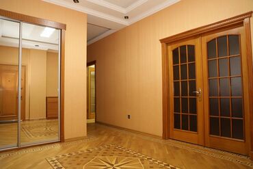 Mənzil kirayələyirəm: 3 otaqlı, 120 kv. m — 5