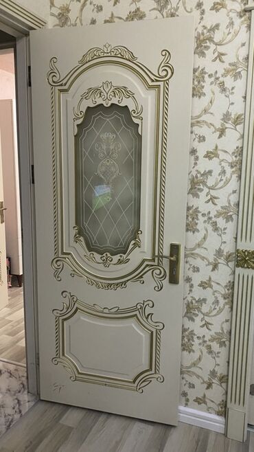 sef qaplar: Klassik üslubda interyer qapısı - Rəng: krem/ivori, qızılı