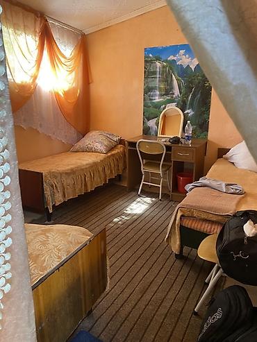 Бөлмөлөр: Сдаются комнаты в гостевом доме. имеются 2-х, 3-х и 4-х местные — 2